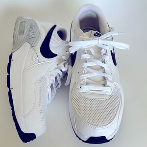 Nike Air Max Excee Ladies Trainers Size 8.5 Gently used -